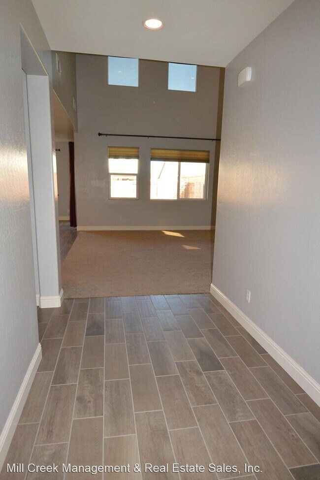 Building Photo - 4 br, 3 bath House - 2618 W. Sady