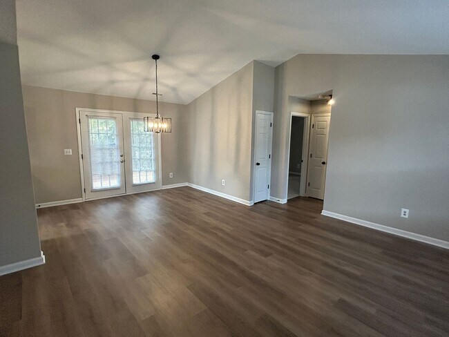 Building Photo - 2711 Ingleside Dr