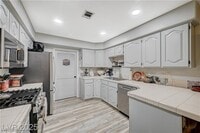 Building Photo - 700 Capri Dr