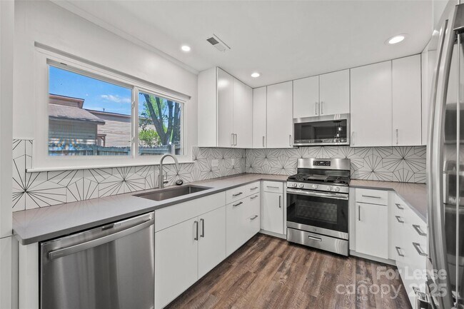 Building Photo - 6801 Stillmeadow Dr