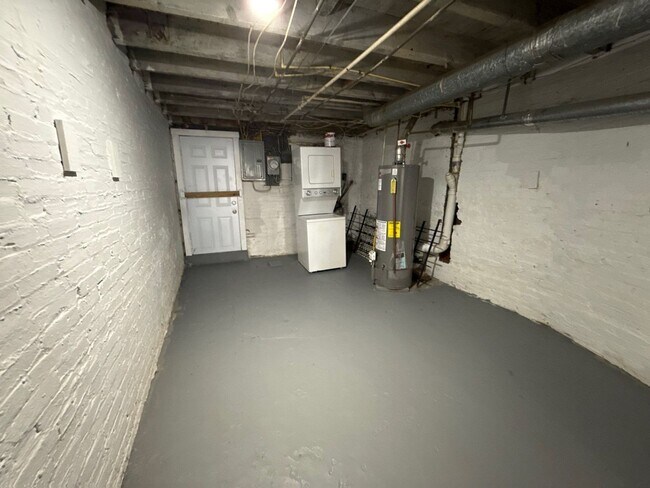 Building Photo - 450 E Lorraine Ave