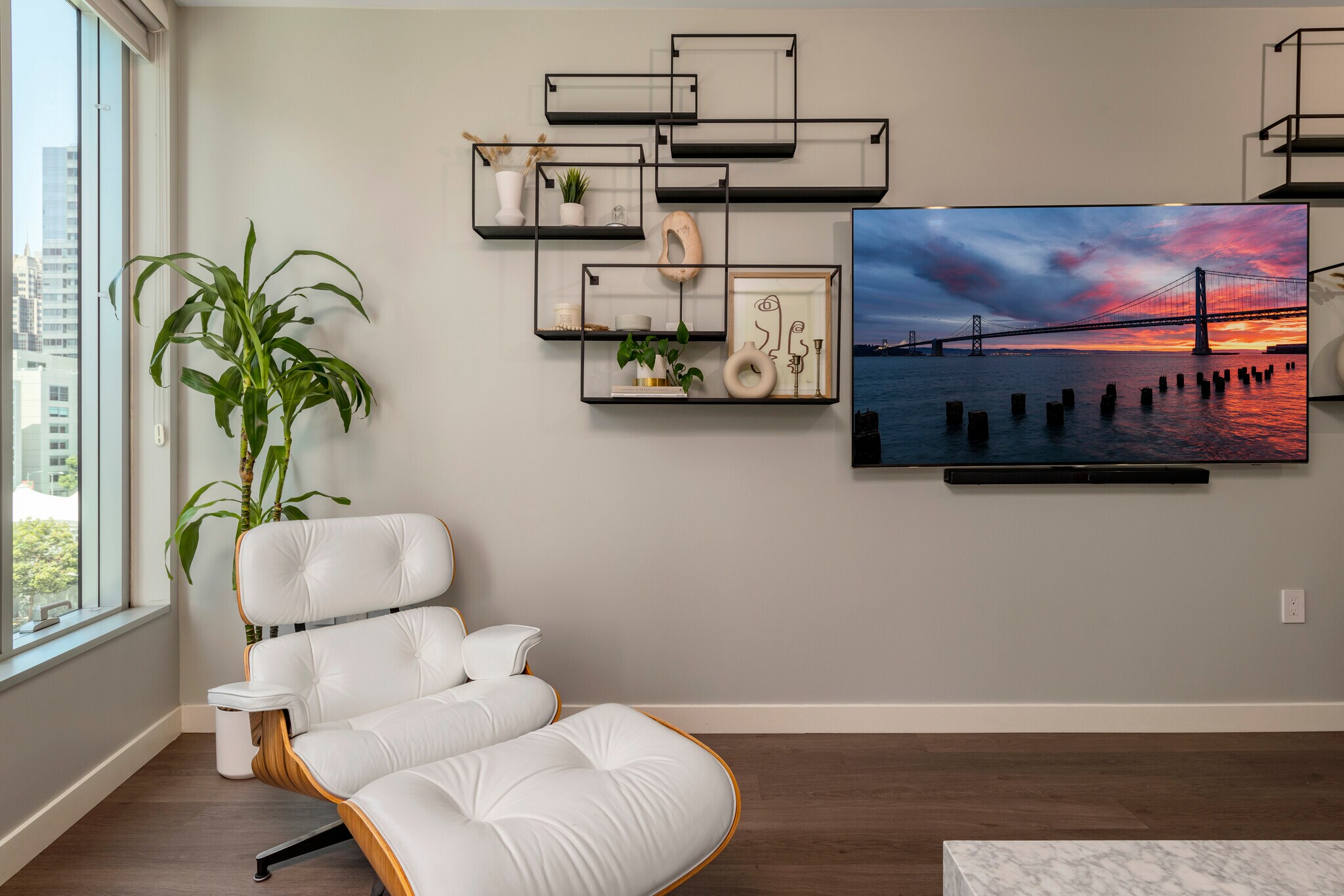 Building Photo - 301 Main St