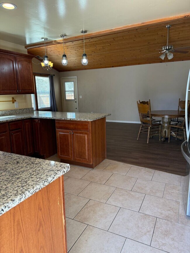 Building Photo - Charming Barndominium Rental with Scenic Foothill Views – Springville, CA