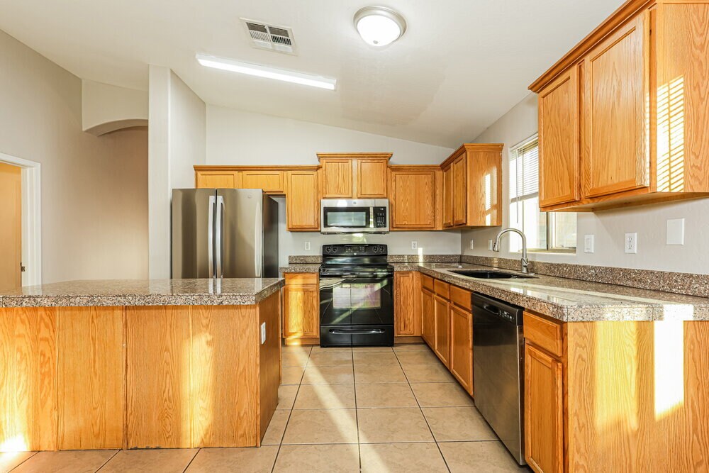 Building Photo - 7814 S 72nd Ln