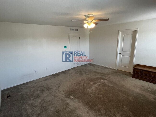 Building Photo - 3092 Cub Lake Dr
