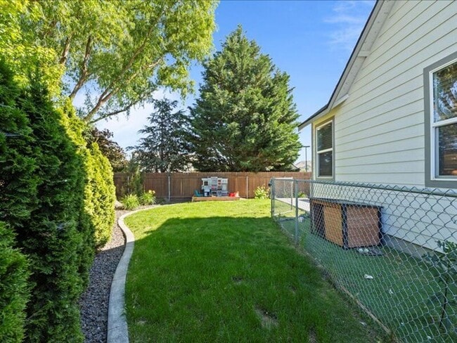 Building Photo - 617 Esperanza Ct