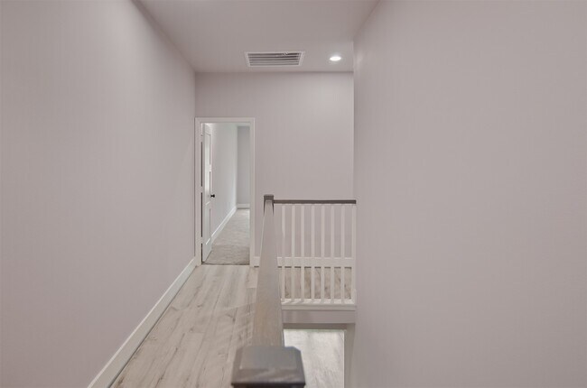 Building Photo - 12310 Glenview Dr