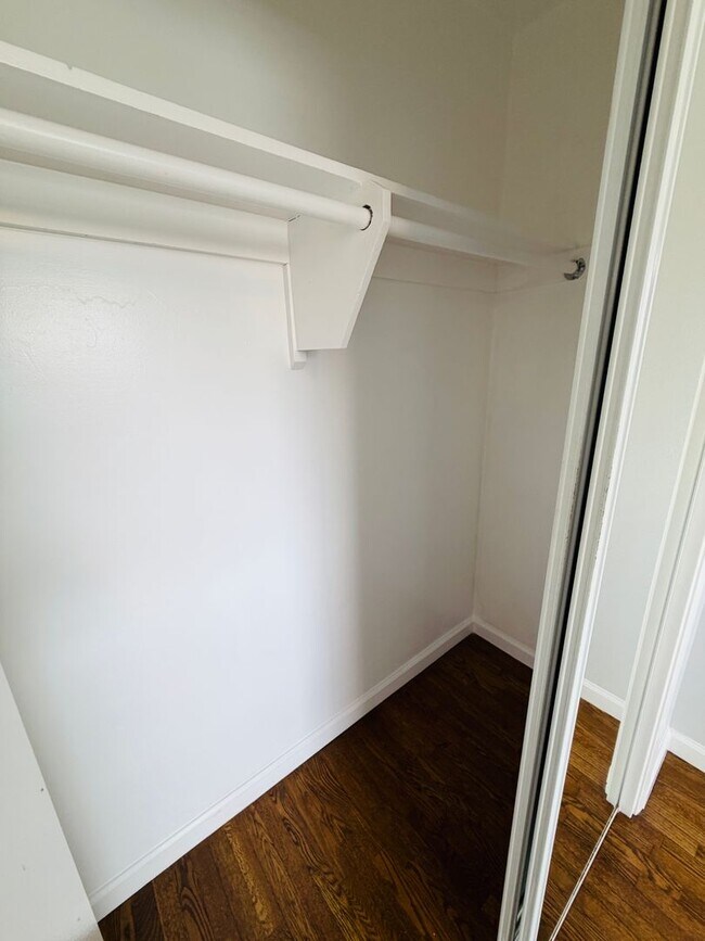 Building Photo - 112