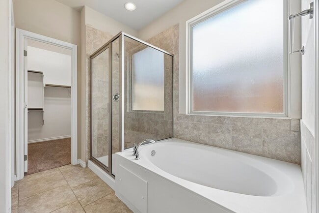 Building Photo - 3 bedroom 2 bath near Paycom!
