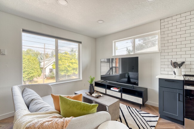 Building Photo - 5222 SE Holgate Blvd