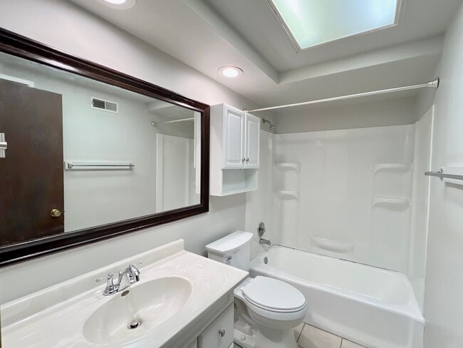 Building Photo - 312 S Lodge Ln