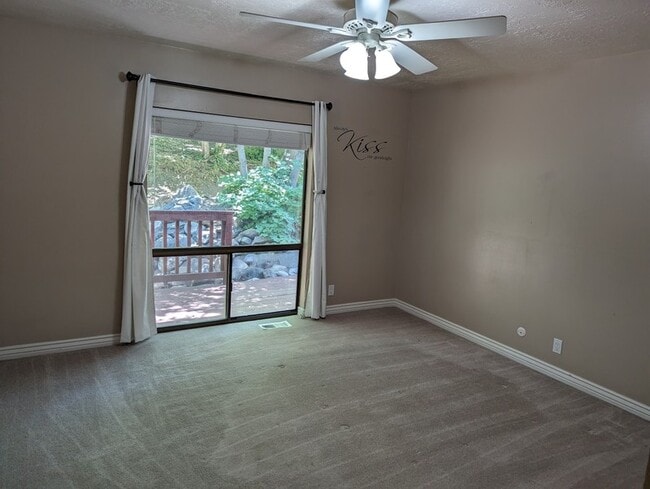 Building Photo - 1806 E Fawn Ln