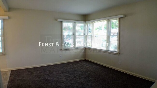 Building Photo - Beautiful Duplex Apartment in Prime Bixby ...