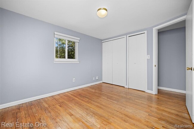 Building Photo - 348 Decca Dr