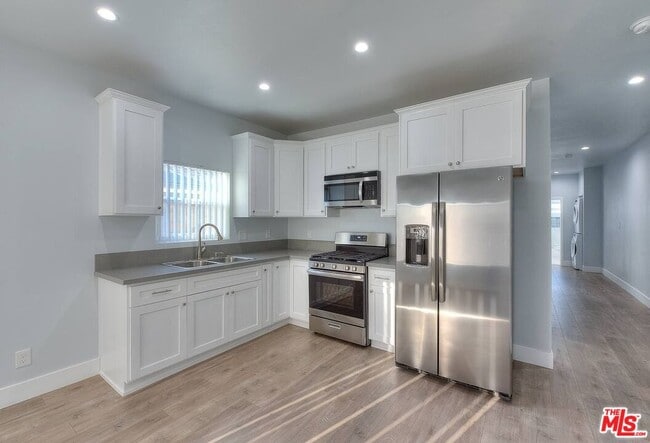 Building Photo - 4284 S Hobart Blvd