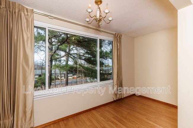 Building Photo - 401 Skyview Dr