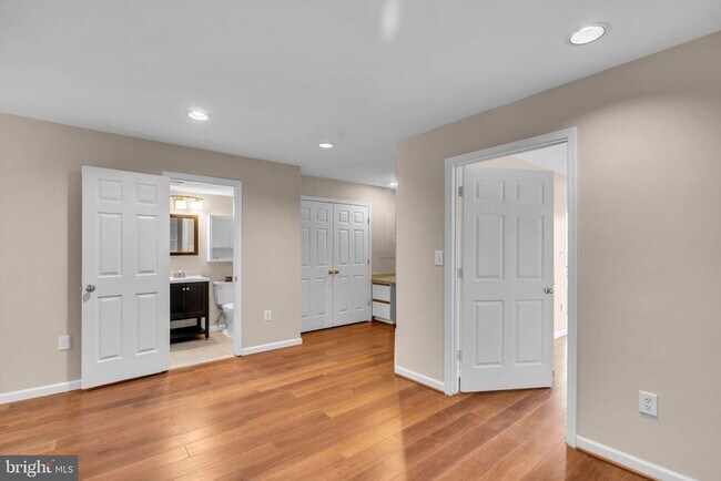 Building Photo - 21644 Frame Square