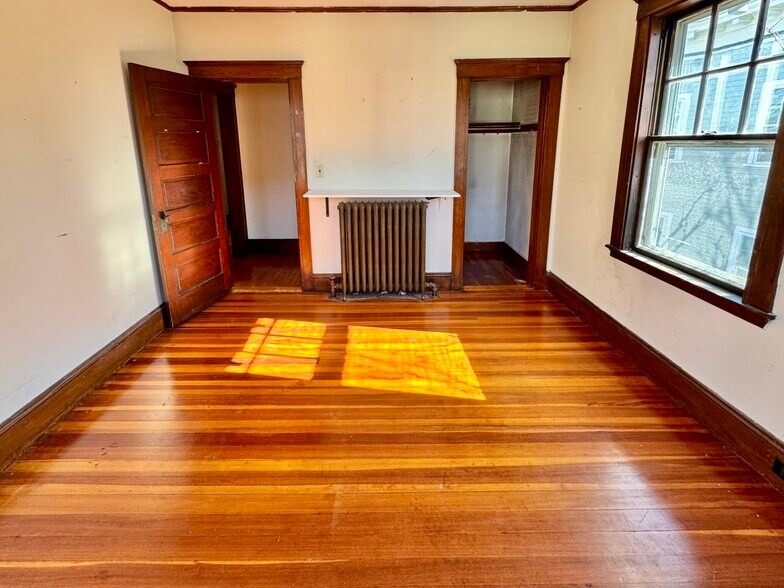 Building Photo - 28 Putnam Ave
