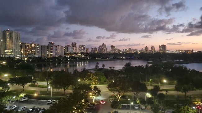 Building Photo - 3701 N Country Club Dr