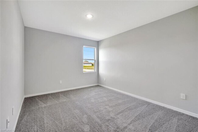 Building Photo - 1310 NW Juanita Pl