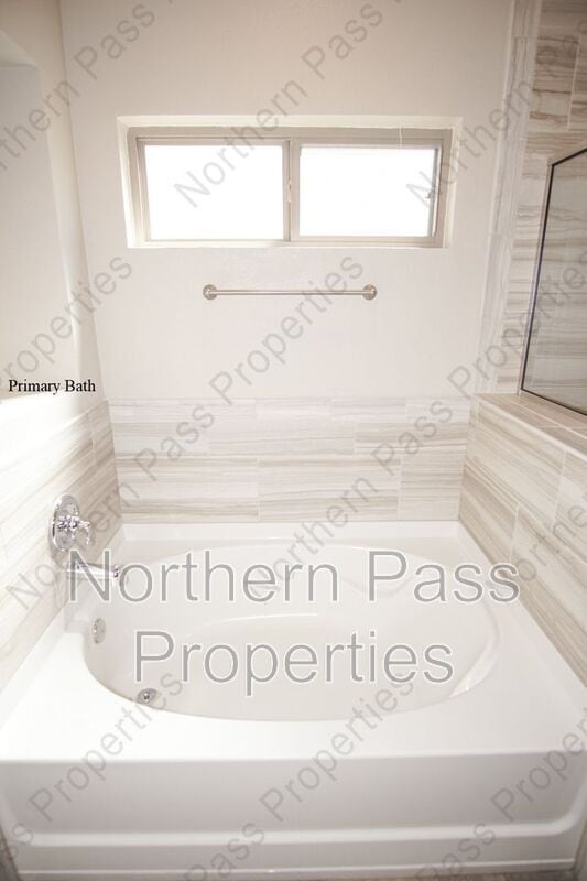 Building Photo - 10161 Red Vly