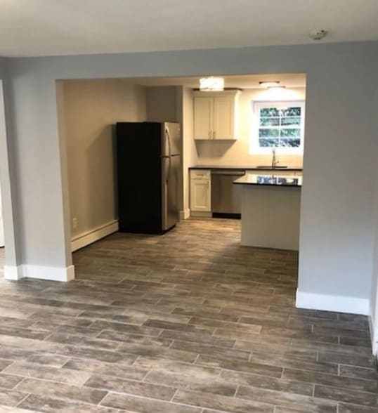 Building Photo - 20 Thomas Ave