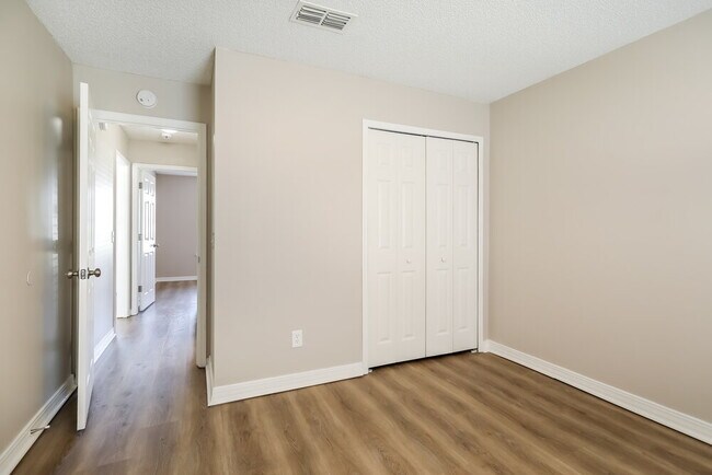 Building Photo - 8405 Rockridge Ct