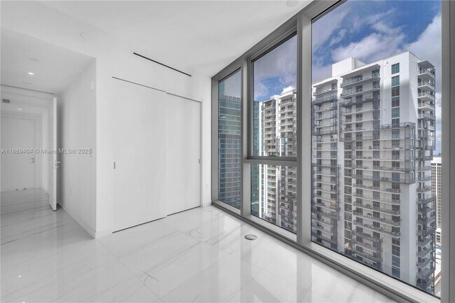 Building Photo - 300 Biscayne Blvd Way