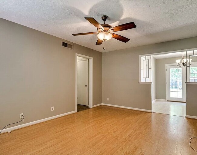 Building Photo - Charming 3 Bed, 1.5 Bath Home in Central Norman