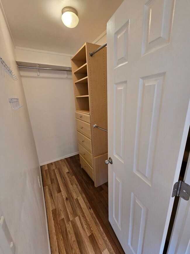 Building Photo - West-Flagstaff 4bd/2ba House Near NAU & CCC -Students & Pets OK!! Avail. July 10th!