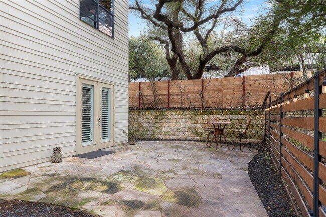 Building Photo - 707 Cardinal Ln