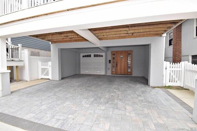 Building Photo - 31 Florida St