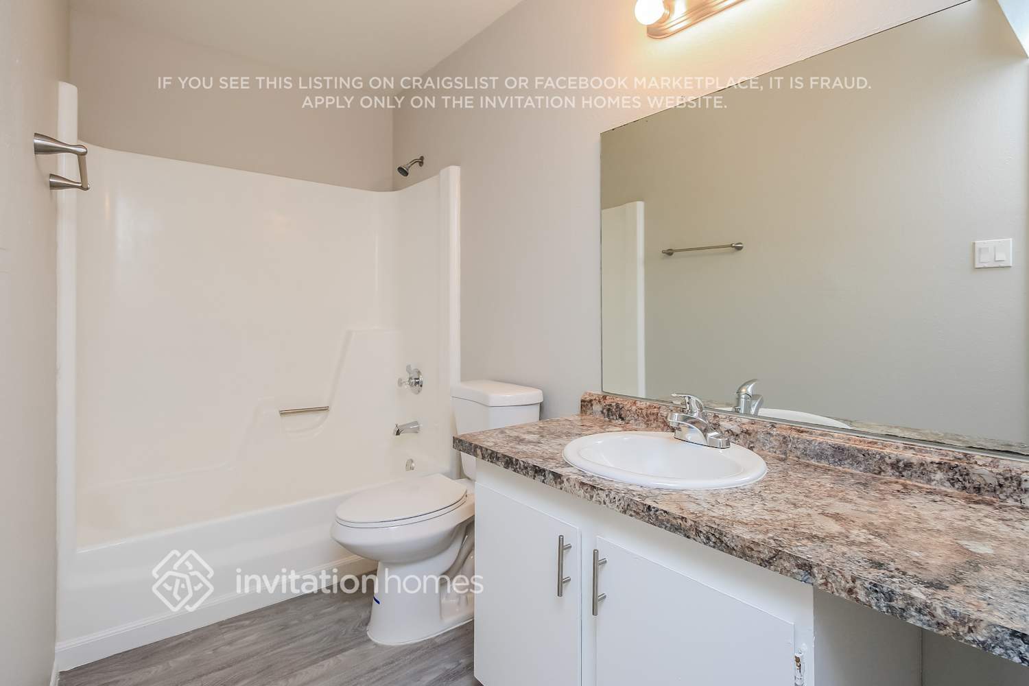 Building Photo - 6744 S Lakeshore Dr