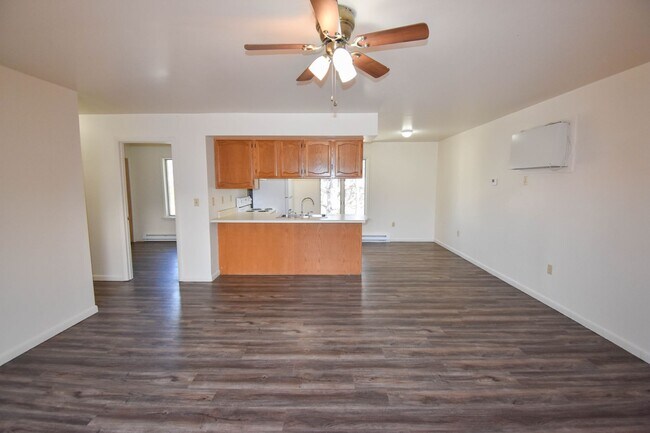 Building Photo - Two Bedroom in Jersey Shore with 1-Car Garage!