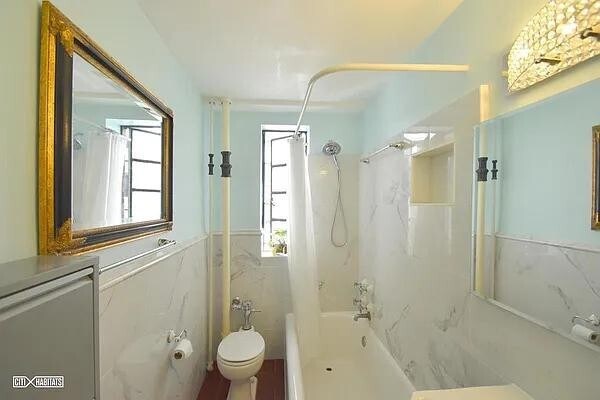 Building Photo - 140 E 40th St