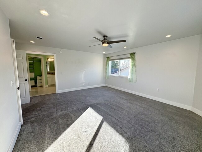 Building Photo - 5705 Davis Cir