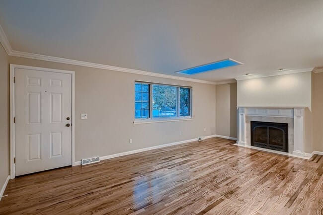 Building Photo - West Highlands 4-bedroom 2-bathroom