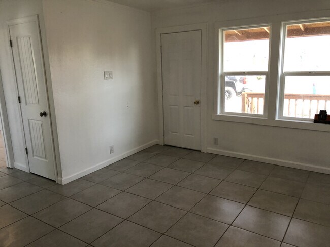 Building Photo - Arco River Properties