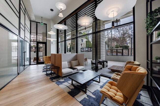 Building Photo - 2425 Peachtree Rd NE