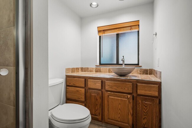 Building Photo - Remodeled Mountain Style Home
