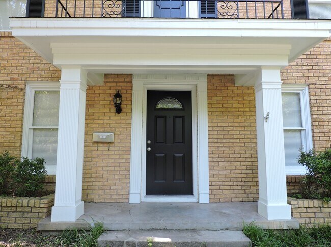 Building Photo - Remodeled Berkeley Triplex with 2 Bedrooms and 2 and 1/2 Baths