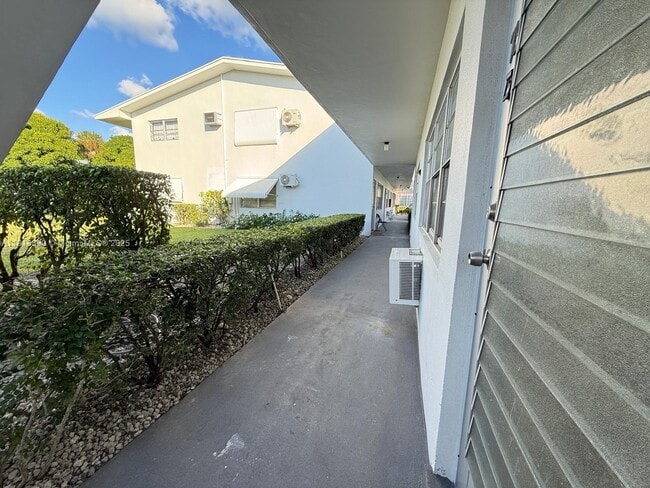 Building Photo - 79 Easthampton D