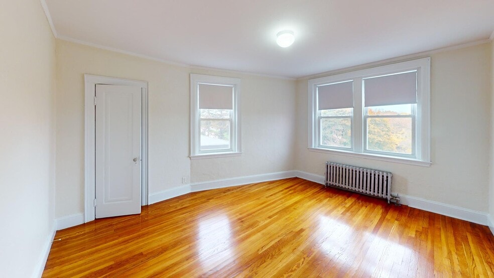 Building Photo - 2045 Commonwealth Ave