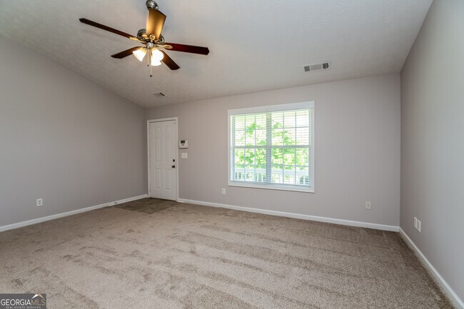 Building Photo - 315 Hunters Trce