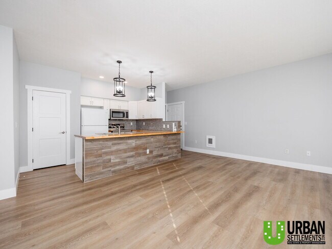 Building Photo - 22855 E Country Vista Dr