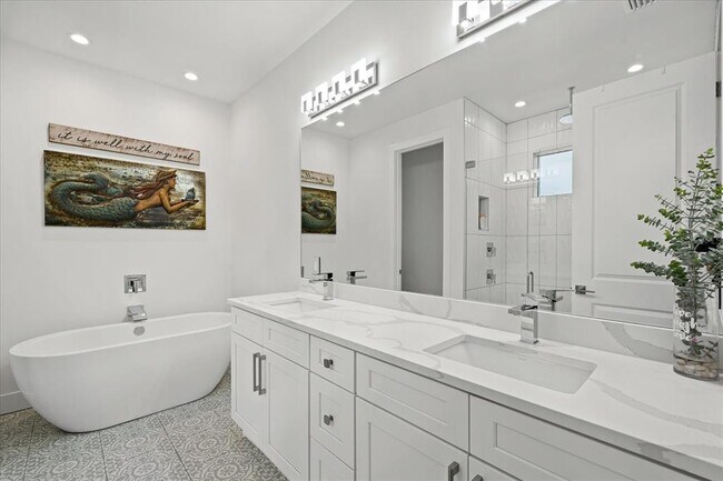Building Photo - 577 Venice Ln