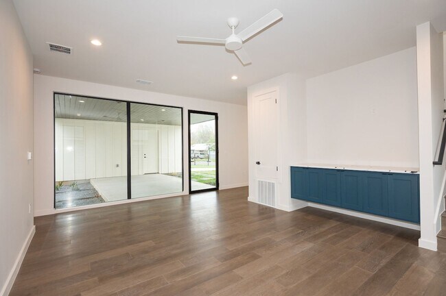 Building Photo - Modern, Updated, South Austin Two Story