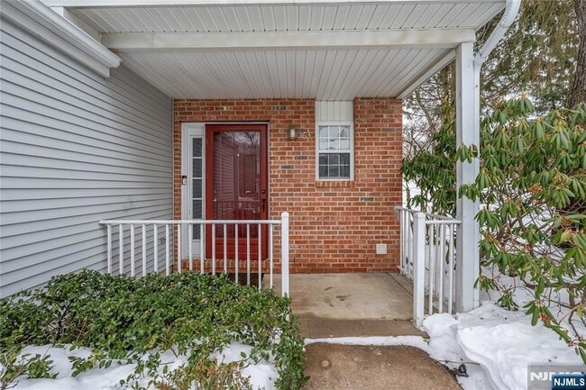 Building Photo - 63 Hickory Way