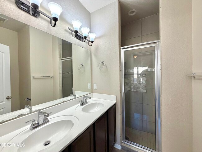 Building Photo - 11145 Eleanor Coldwell Ln