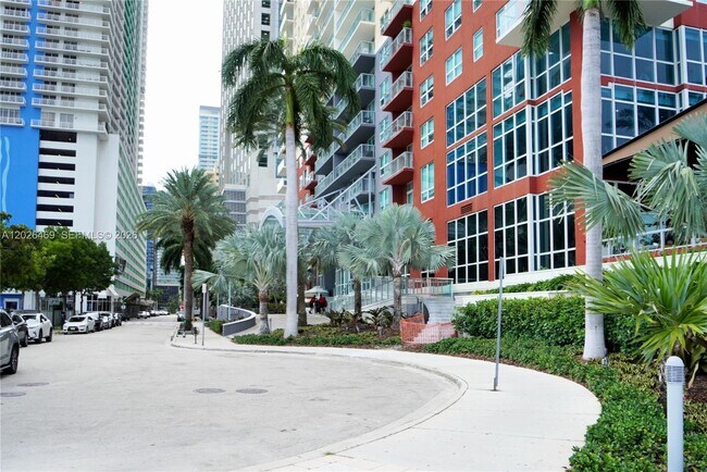 Building Photo - 1155 Brickell Bay Dr